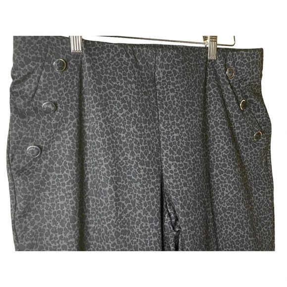 89th + Madison Women's Blue Leopard Classy Buttons Pants Size Large 10-12 - Picture 2 of 6